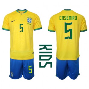 Brasilien Casemiro #5 kläder Barn VM 2022 Hemmatröja Kortärmad (+ korta byxor)